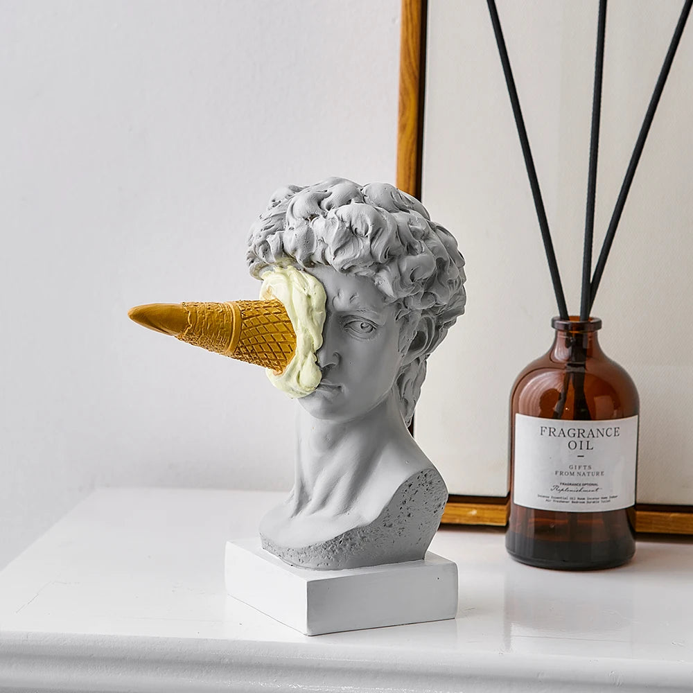 Zeitgenössische David-Büste mit Eiscreme