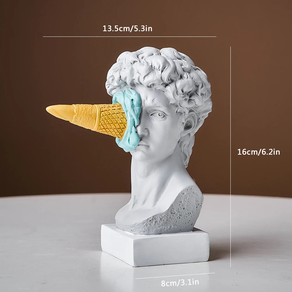 Zeitgenössische David-Büste mit Eiscreme
